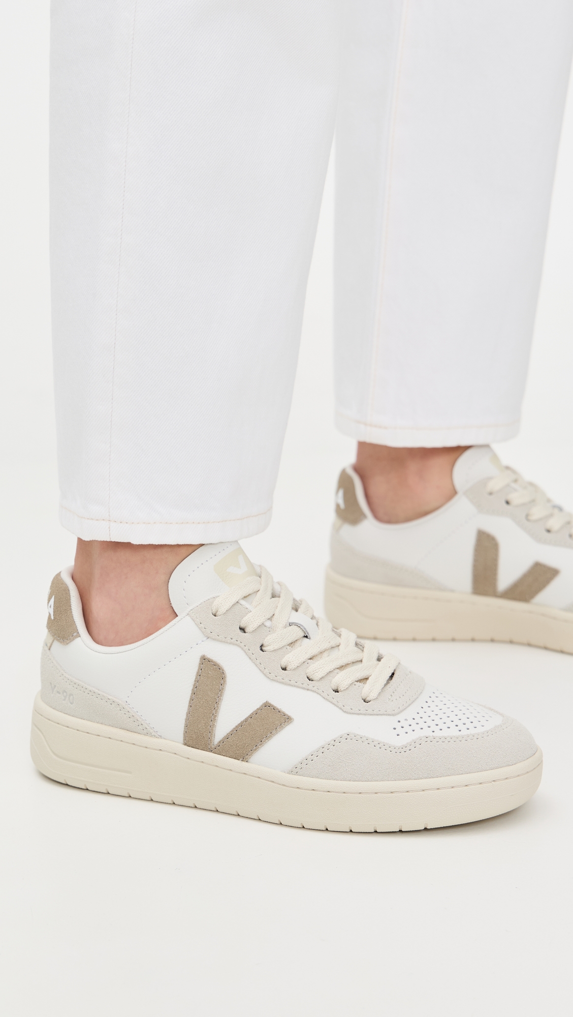 Veja V-90 Sneakers thumbnail