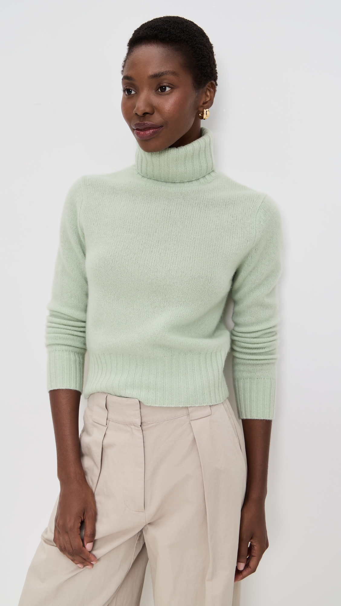 White + Warren Cashmere Featherweight Turtleneck