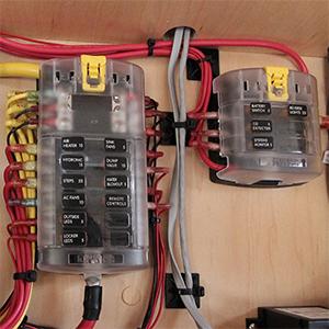 Amazon.com : Blue Sea Systems ST Blade 12-Circuit Fuse ... lights for boat wiring diagram busbar 