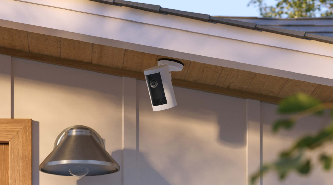 [top-left image]Outdoor Cam Plus security camera m