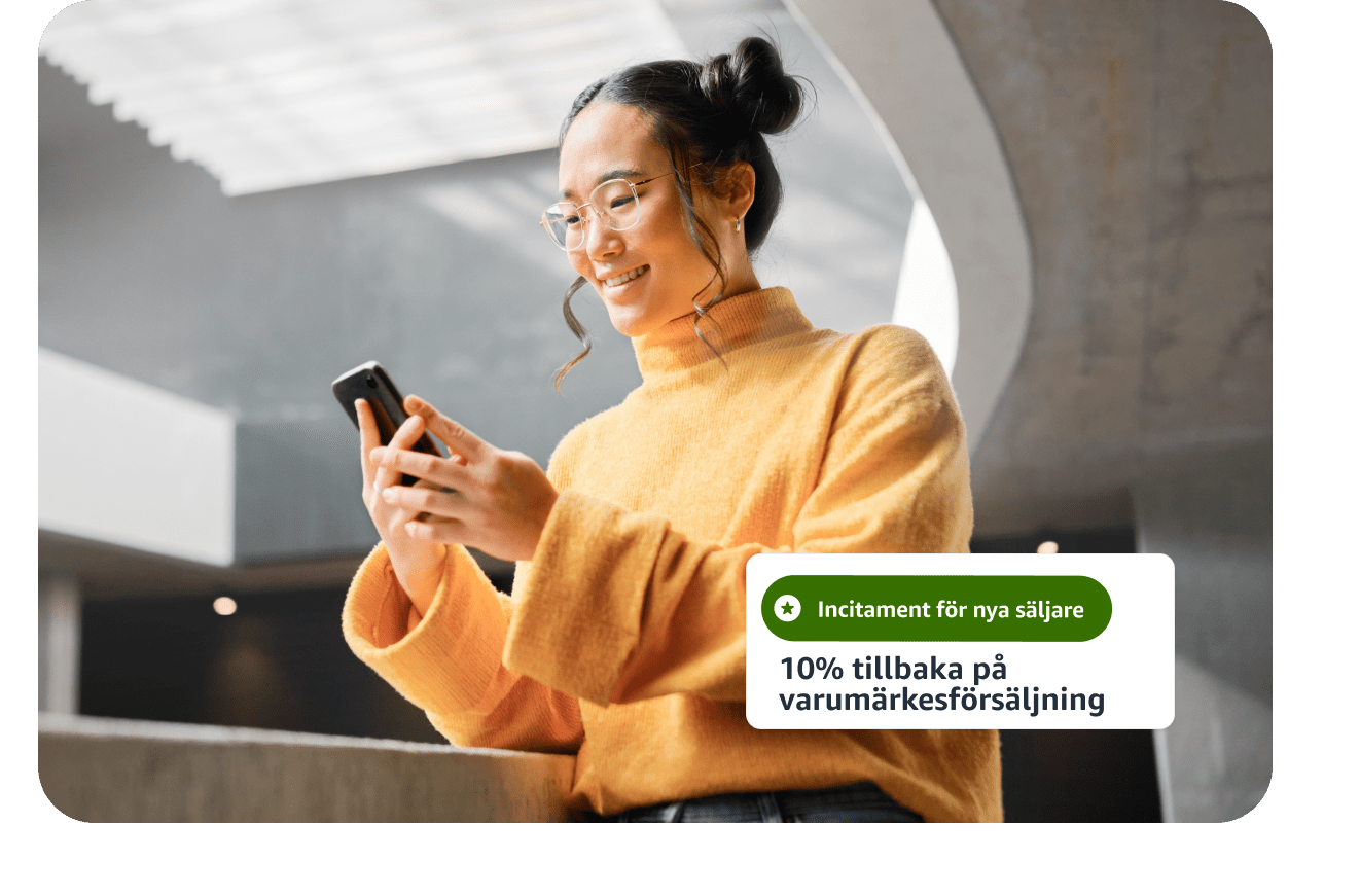 Företagsägare poserar med produkter i ett kök