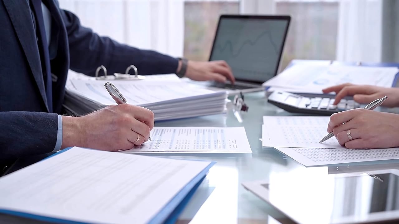 Bank guarantee (BG) vs letter of
credit (LC): What’s the difference? Bank guarantee and letter of credit are two crucial documents for exporting from India.