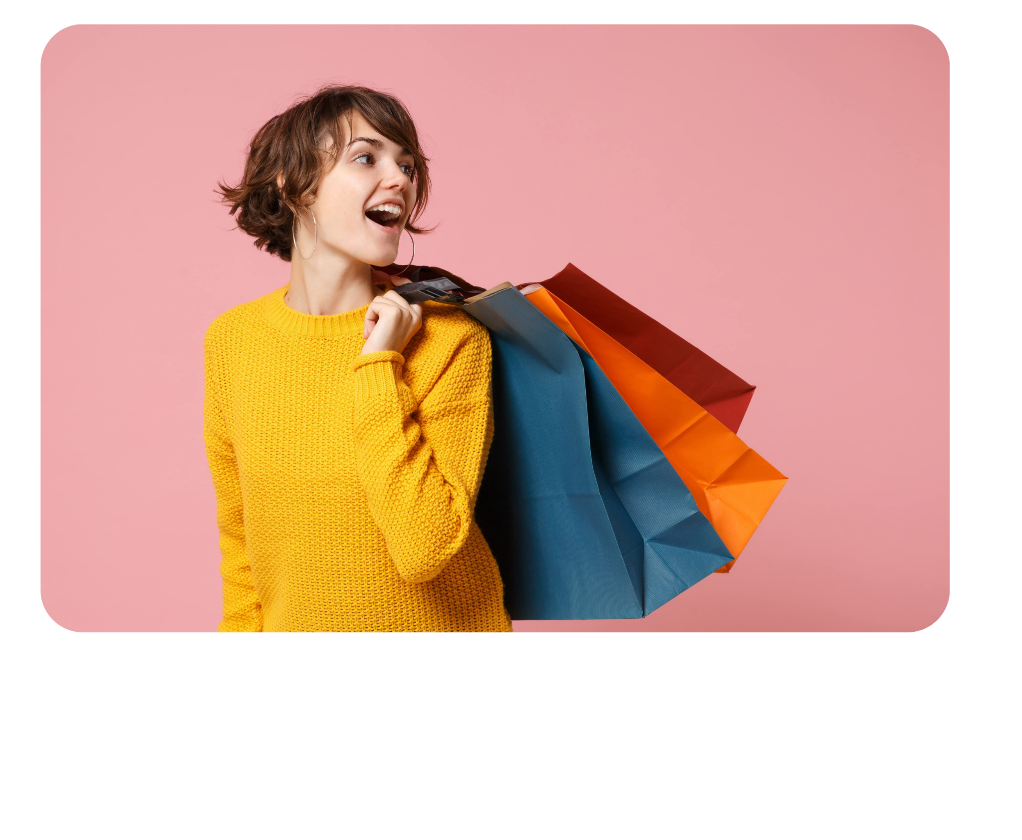 Cliente animada com sacolas de compras