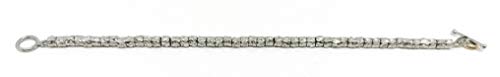 Materiale: Il bracciale è interamente realizzato in Argento 925 Rodiato, un materiale completamente ipoallergenico poiché privo di nichel. L’argento è stato sottoposto ad un trattamento superficiale detto rodiatura. La rodiatura consiste nella copertura del gioiello con un sottile strato di rodio, un metallo raro e prezioso, che oltre a rendere il gioiello più brillante, ne contrasta anche l’ossidazione e l'usura.