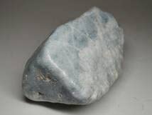 糸魚川翡翠　原石1.9ｋｇ 高さ11㎝　幅14㎝ 鑑賞石 自然石 天然石鉱物水石 糸魚川翡翠 原石1.9kg 高さ11㎝ 幅14㎝ 鑑賞石 自然石