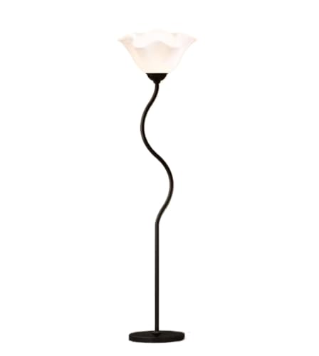 Lampe à pôle haut en métal noir, l'alliance d'une structure robuste et d'un design épuré