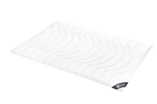 Spessarttraum Bettdecke Silber, 155x220, Faserbettdecke, Ganzjahresdecke normaler Wärmebedarf, 100% Polyester, Made in Germany, Oeko-TEX, Allergiker geeignet