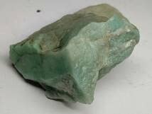 Amazon.co.jp: 鮮緑 62g (白) 翡翠 原石 ヒスイ 鉱物 鑑賞石 糸魚川