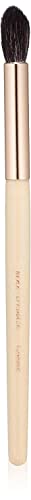 Jane Iredale Brosse de plis pour un maquillage de soirée fumé et sophistiqué