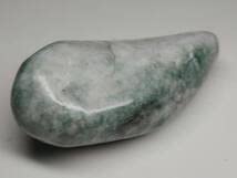 Amazon.co.jp: 白青緑 160g 翡翠 原石 ヒスイ 鉱物 鑑賞石 糸魚川 水石