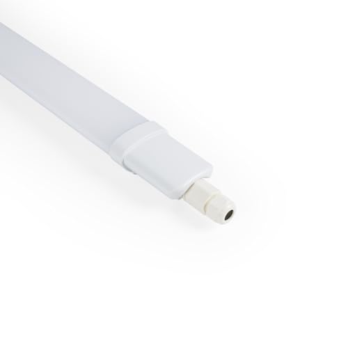 Plafoniera stagna LED slim - 120cm Presentiamo un nuovo e rivoluzionario sistema di plafoniere stagne LED, dal design ultra-sottile e compatto. Questo apparecchio sostituisce i tradizionali tubi fluorescenti, garantendo un notevole risparmio energetico. Si distingue per l'illuminazione potente e uniforme, grazie ai chip LED SAN'AN integrati. Realizzata in policarbonato altamente resistente, garantisce una lunga durata e un'eccellente dissipazione del calore, che si traduce in una vita utile di circa