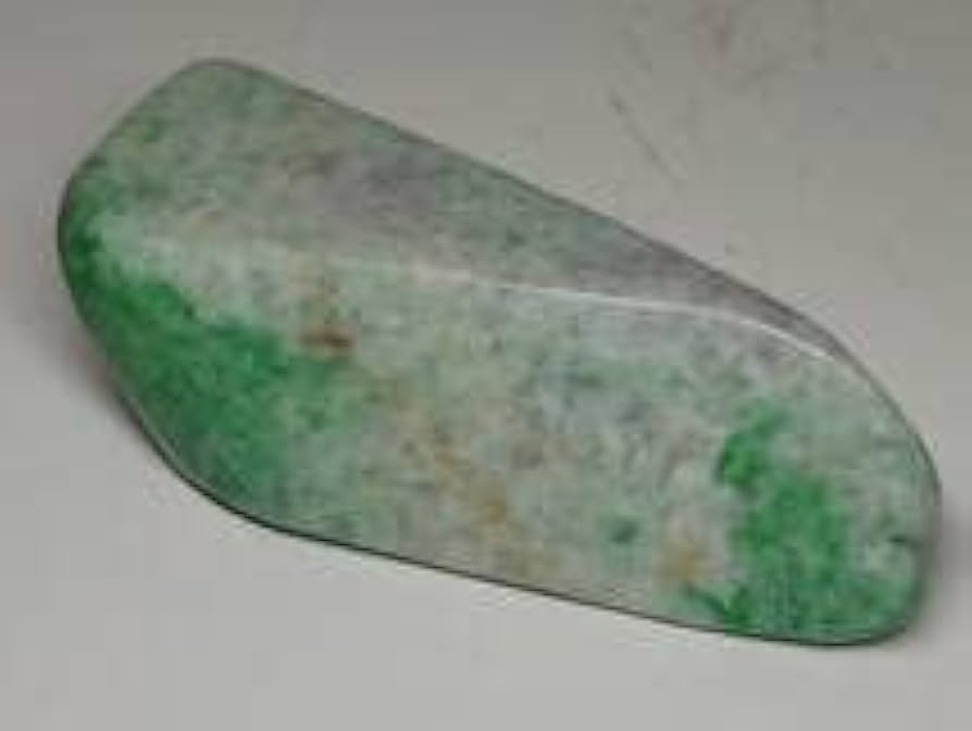 ラベ緑 525g 翡翠 ヒスイ 翡翠原石 原石 鉱物 鑑賞石 自然石 誕生石 白緑 281g 翡翠 ヒスイ 翡翠原石 原石 鉱物 鑑賞石 自然石