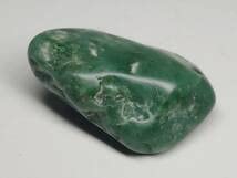 勾玉・緑 16g 翡翠 ヒスイ 原石 鉱物 鑑賞石 自然石 誕生石 アクセサリー 楽天市場】天然石 勾玉 翡翠 緑 約3.5cm 本翡翠 お守り 厄除け