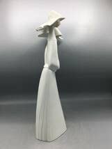 Amazon.co.jp: リヤドロ 修道女 高さ34cm お祈り クリスチャン 