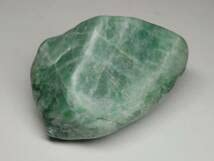 Amazon.co.jp: 緑塊 183g 翡翠 原石 ヒスイ 鉱物 鑑賞石 糸魚川 水石