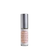 Découvrez le parfum Bouquet Précieux, une composition florale éclatante imaginée comme un précieux écrin de fleurs blanches. Elle signe le mariage du sublime jasmin et de l'onctueuse tubéreuse, enveloppés des douces notes de santal et vanille.Hautement dosé en parfum, le concentré de parfum Les Intemporelles réactive la senteur des décors en plâtre parfumé et des parfums d'armoire Mathilde M.Bon à savoirNos concentrés de parfum sont fabriqués dans nos ateliers à Mâcon, en Bourgogne (France).Ligne Les IntemporellesEmblématiques de la marque, Les Intemporelles ont été imaginées par notre Studio de Création comme de véritables objets de décoration précieux. Poétique et féminine, la ligne dé...