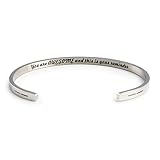 tideflow Armband offener Armreif Geschenk für Damen Frauen Mädchen Freundin Braut. Edelstahl. Motivationsspruch, Inspiration auf die Innenseite Graviert