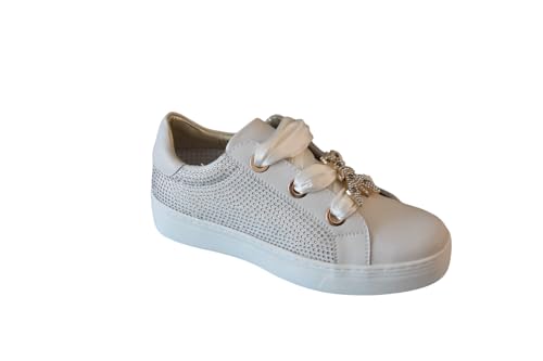 Scarpe per ragazze di Patrizia Pepe, con un design moderno e attraente.