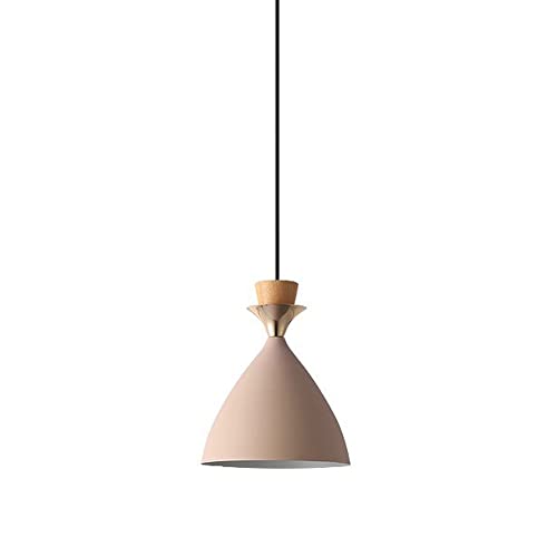 Design créatif et métal perlé en bois pour ce lustre 3 lumières