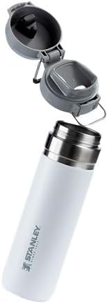 Imagem frontal da garrafa com fundo branco e neutro. Imagem frontal da garrafa com fundo branco e neutro.