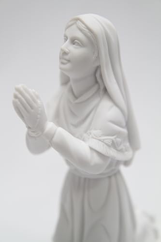 Estatua de San Bernadette de Lourdes en oración 20 cm miniatura 3