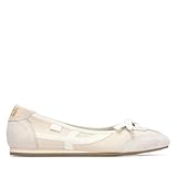 Ballerine sportive pour femme, de la marque Xti. Confectionnée dans un matériau doux au toucher, cette ballerine se distingue par son design plat et ultra confortable, parfait pour celles qui recherchent légèreté et style dans un seul modèle