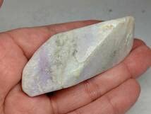 Amazon.co.jp: 白ラベ緑 104g 翡翠 原石 ヒスイ 鉱物 鑑賞石 糸魚川