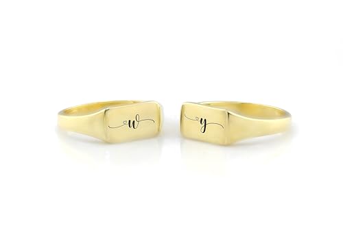Bague personnalisée rectangle à porter au quotidien avec initiale