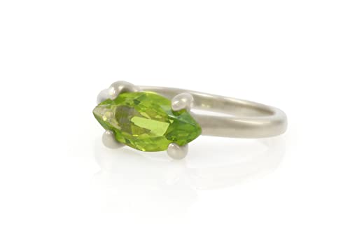 Bague péridot marquise d'exception, création joaillière d'anniversaire