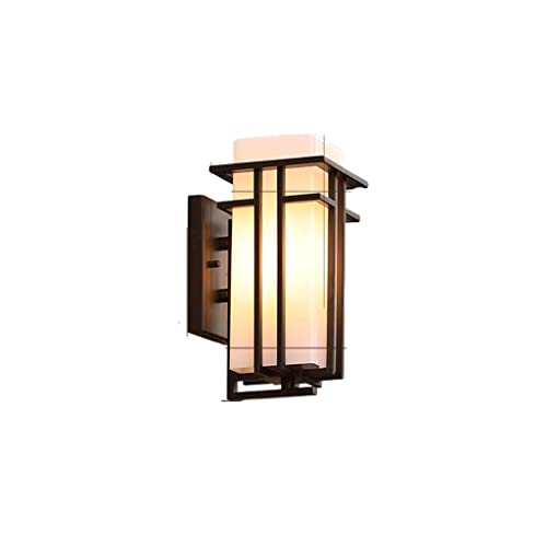 Lampe murale extérieure étanche pour sécuriser les allées sombres de villa
