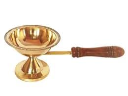 BHAVICREATION Brass Aarti Diya with Wooden Handle Brass Camphor Dhoop Arti Wooden Handle Puja Arti (130 Gram Length=8 inch)
