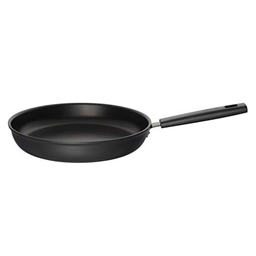 Fiskars stekpanna, Ø 30 cm, Passar alla hällar, aluminium/bakelit, reptålig, non-stick beläggning, Hard Face, svart, 1052225