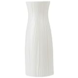 Taille compacte : avec des dimensions de 3,5 x 9 pouces, ce vase en plastique est la taille parfaite pour présenter des compositions florales de petite à moyenne taille..Il est suffisamment polyvalent pour les centres de table et la décoration d'étagères, s'intégrant parfaitement à divers espaces.