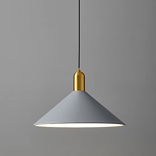 Suspension LED moderne pour éclairer efficacement un îlot de cuisine sombre