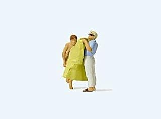 Preiser Models HO Changing Clothes on Beach (2)