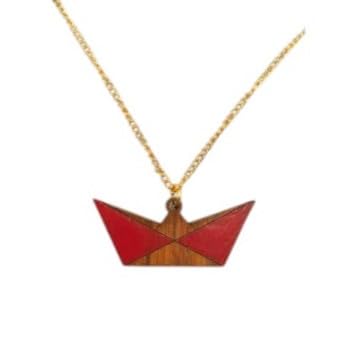 Sastree Colgante Barco de Madera Rojo | Diseño Velero Pintado a Mano | Edición Limitada Solo 365 Unidades | Collar Amantes Mar y Navegacion (Acero Inox Oro)