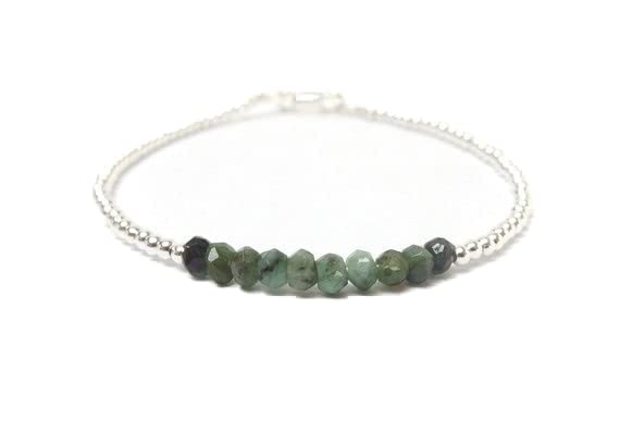 Bracelet émeraude facettée de qualité supérieure et finitions argentées