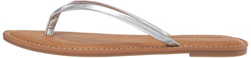 Amazon Essentials Women's Thong Sandal, Silver, 6 B US - Image 3