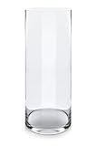 glasvase blau mundgeblasen Die zylindrische Vase mit einem Durchmesser von circa 20 cm und einer Höhe von 50 cm, besticht durch ihre hochwertige Wandstärke von ca. 4-5 mm. Der Boden wurde besonders dick verarbeitet um einen stabilen Stand zu gewährleisten. Positiver Nebeneffekt ist, dass sich in der Glasmasse am Boden ein wunderschönes Lichtspiel von Wasser, Blumen oder Kerzenlicht ergibt.