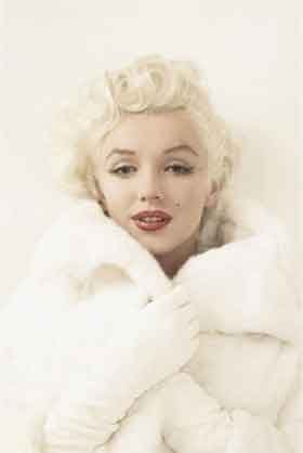 MARILYN MONROE Póster laminado de hombre arrojando un ramo marrón