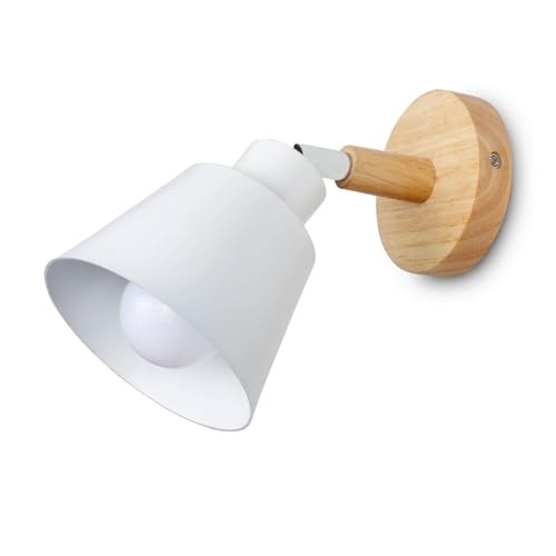 Applique cuisine en bois blanc pour gagner de la place et éclairer le plan de travail