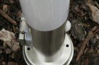 Lampada da esterno Caserta con rilevatore di movimento e presa, lampada a base moderna in acciaio inox, luce di percorso 45cm, lampada da giardino, E27, illuminazione da giardino IP44, senza lampadina