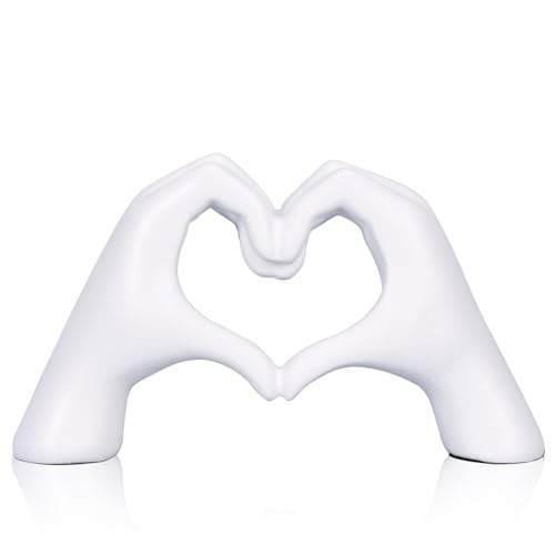 Estatua decorativa mano con corazón blanco