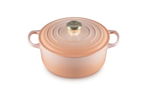 Le Creuset Signature Emaillierte gusseisenrunde Auflaufform mit Deckel, 24 cm, 4,2 Liter, Peche – Ansicht 1