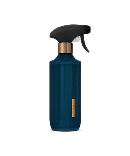 Un omaggio alla tradizione del bagno turco: Ispirata sull’antica tradizione di purificazione dei bagni di vapore, The Ritual of Hammam unisce la sua profumazione fresca ai benefici degli oli essenziali, per chi desidera portare a casa una ventata di freschezza e purezza.