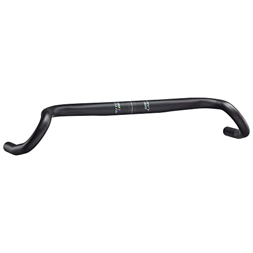 Quando si guida nelle gocce, il Beacon raddoppia il comfort con una caduta molto bassa di 80 mm e una portata più breve del solito. La sezione superiore in stile Evo offre ampio supporto per le tue mani e ha una delicata spazzata all'indietro per una posizione della mano più naturale durante la guida delle cime.