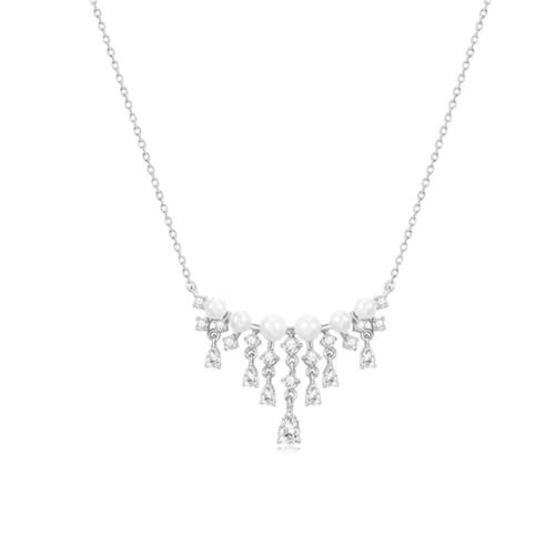 Collier tendance pour femme, l'accessoire idéal du quotidien au bureau