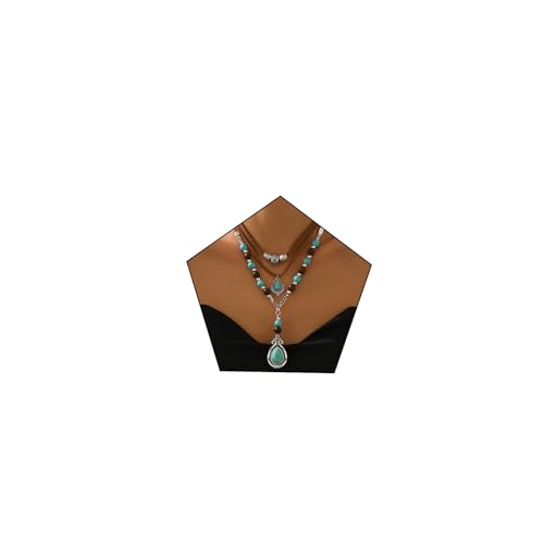 Collier bohème superposé pour sublimer un décolleté d'été avec style western et perles