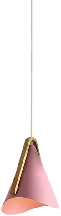 Luminaire suspendu style nordique pour illuminer la table de salle à manger
