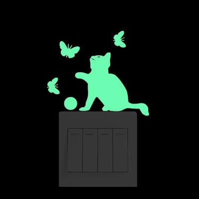 2 calcomanías de interruptor de luz que brillan en la oscuridad, diseño de gato, mariposas y bolas, patrón de animales, pegatinas de pared,